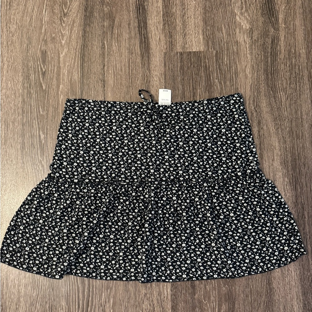 Black and White Brandy Melville Floral Skirt